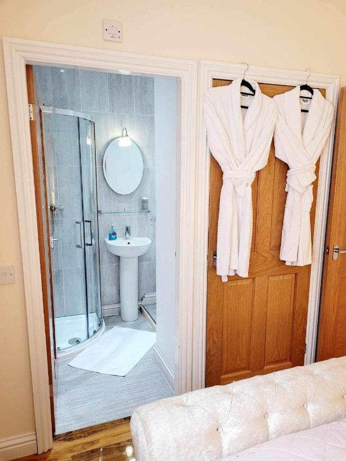 Apartment 1 Exquisite Two King Bedroom With En Suites - Close To The Town Centre, Rail, Airport And Theatre Darlington  Exteriér fotografie