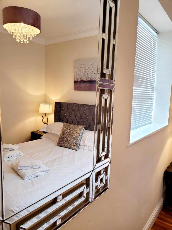 Apartment 1 Exquisite Two King Bedroom With En Suites - Close To The Town Centre, Rail, Airport And Theatre Darlington  Exteriér fotografie