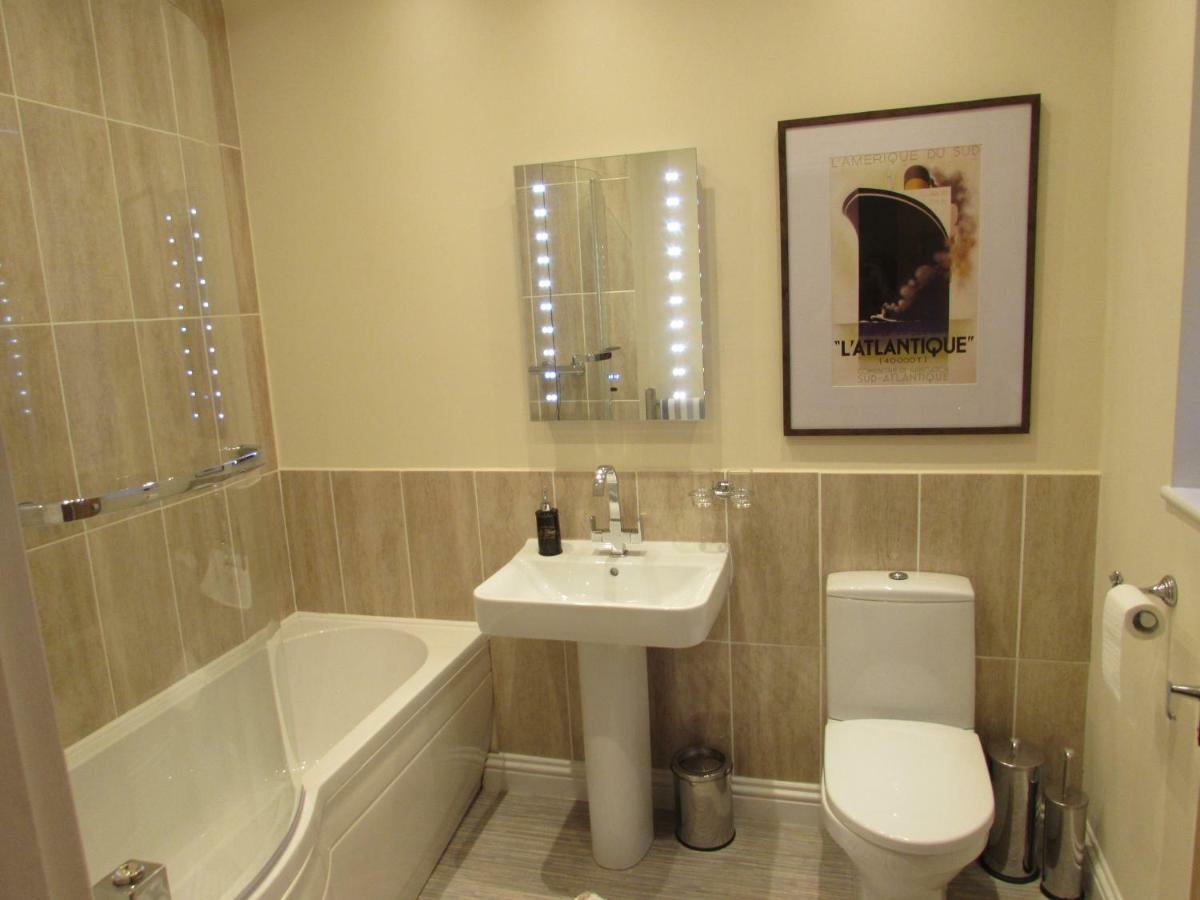 Apartment 1 Exquisite Two King Bedroom With En Suites - Close To The Town Centre, Rail, Airport And Theatre Darlington  Exteriér fotografie