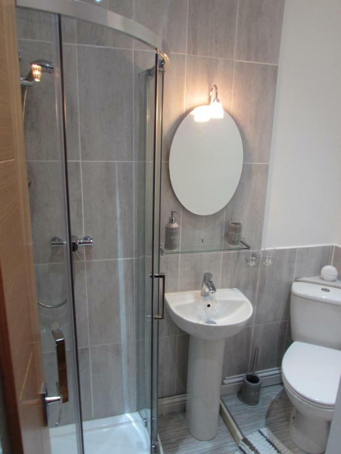 Apartment 1 Exquisite Two King Bedroom With En Suites - Close To The Town Centre, Rail, Airport And Theatre Darlington  Exteriér fotografie